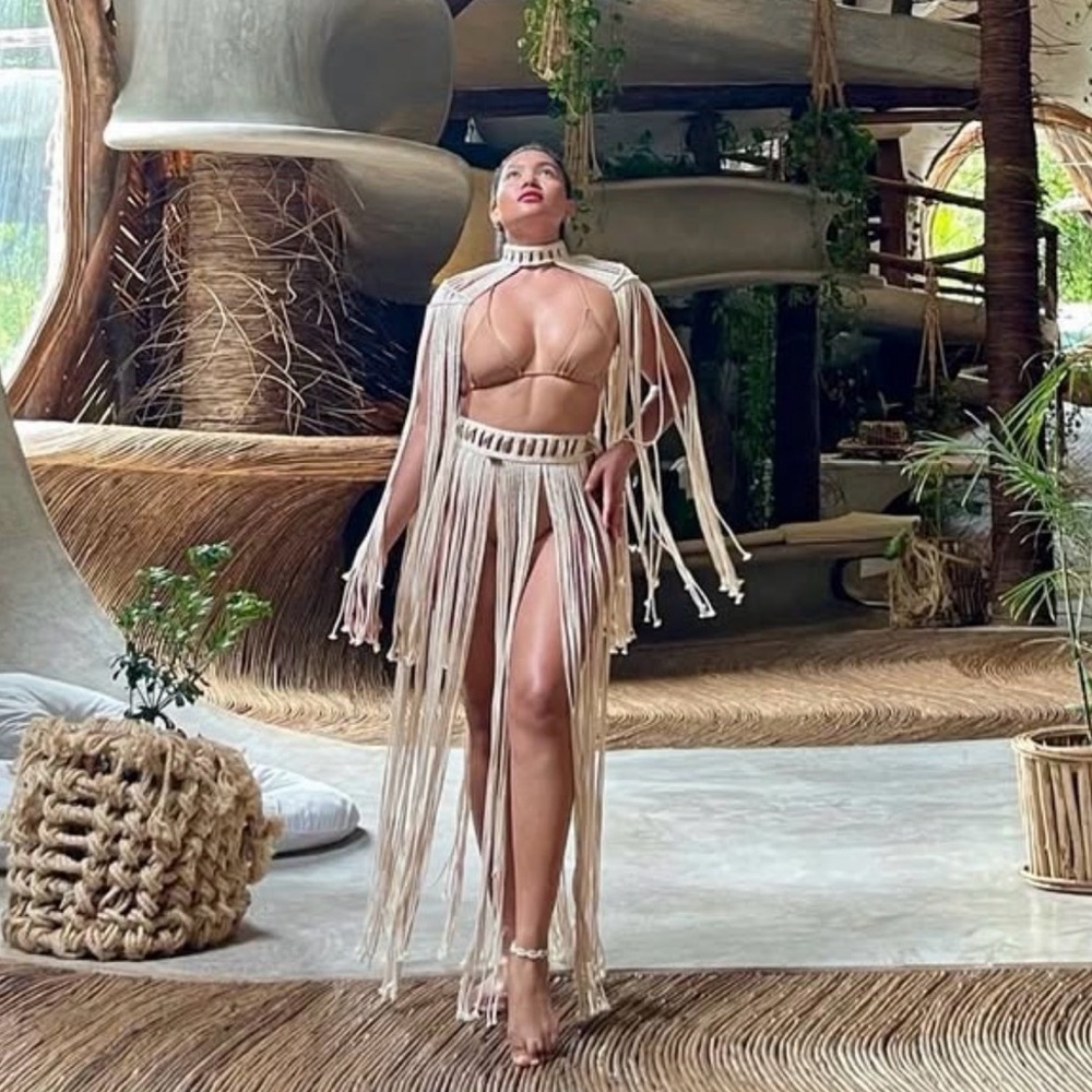 handmade macrame set! from mexico jazmin_arteenmacrame  
2 pc top and skirt